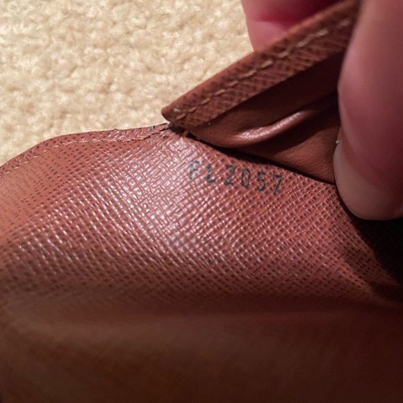 Authentic Louis Vuitton long wallet - Picture 7 of 7